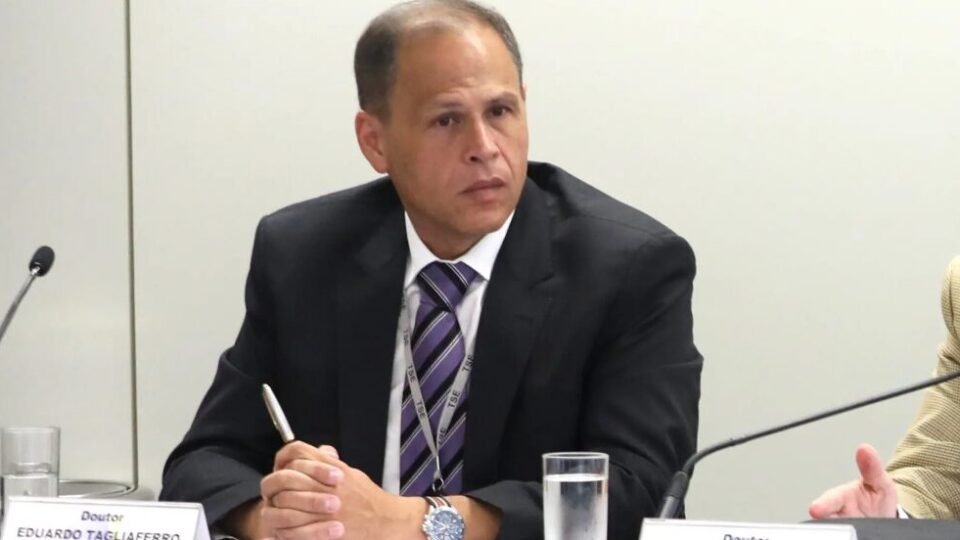 Ex-assessor afirma que TSE retirou do ar mais de 3 mil perfis nas redes sociais - Imagem do artigo