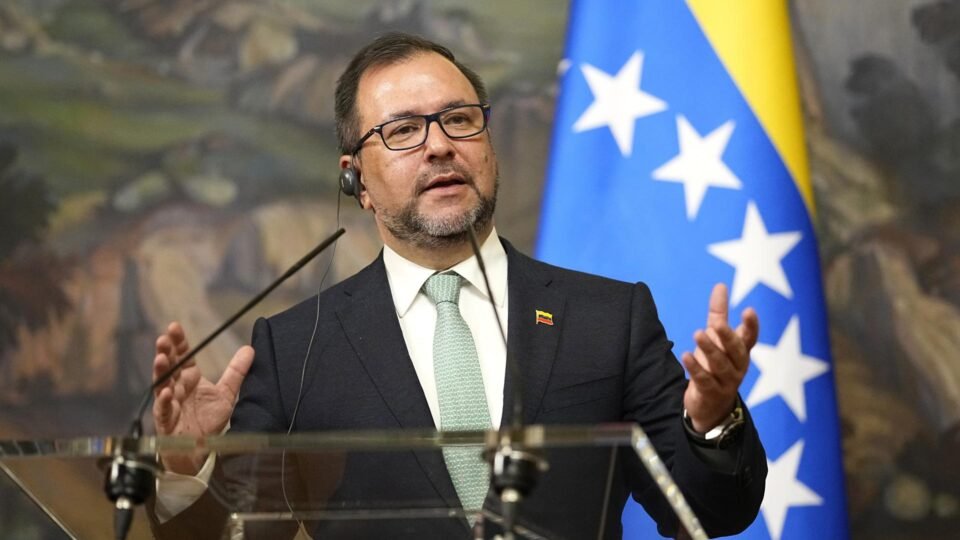 Chanceler venezuelano diz que 4,2 mil militares dos EUA estão prontos para invadir o país - Imagem do artigo