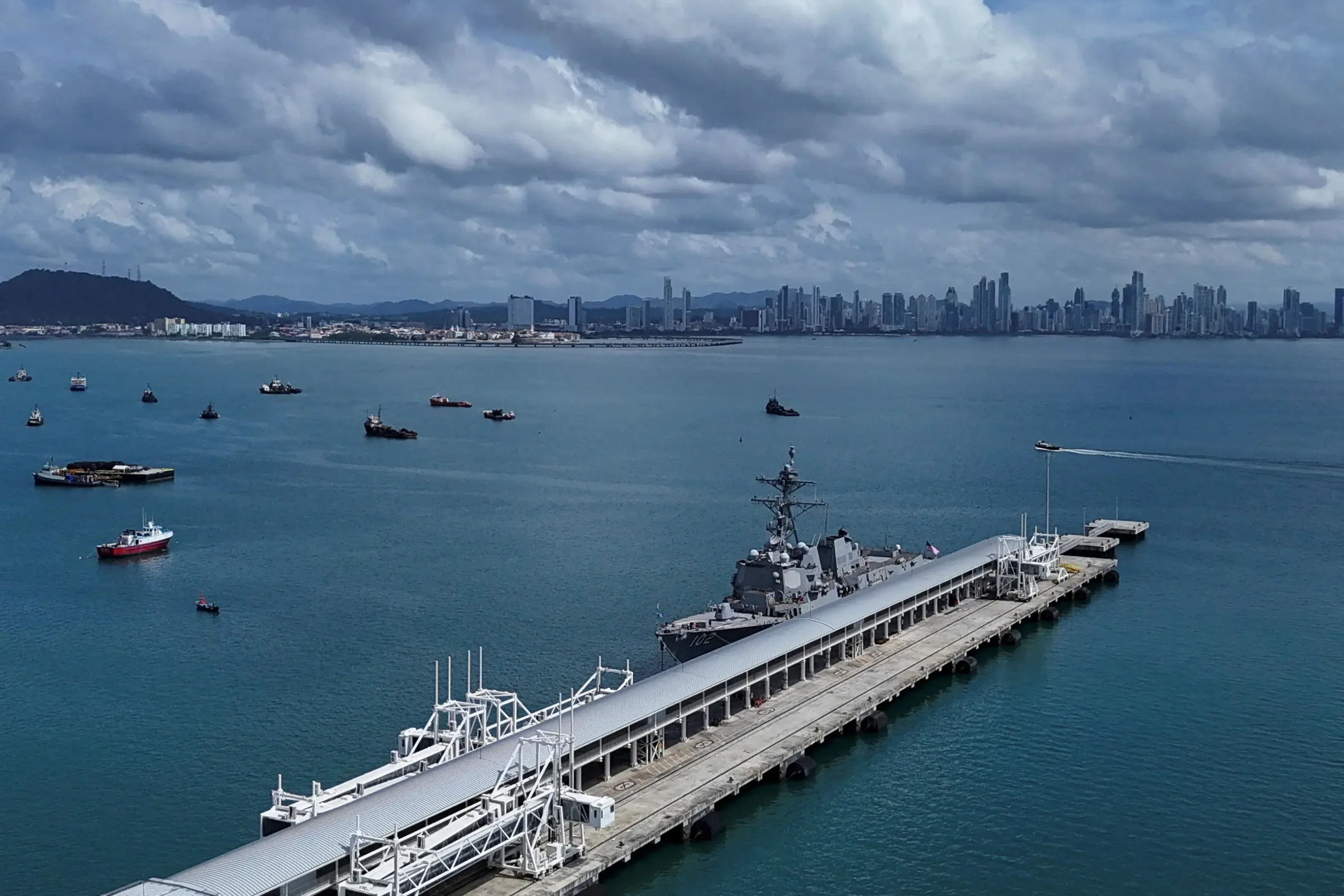 EUA reforçam presença naval perto da Venezuela para conter envio de drogas, dizem autoridades - Imagem do artigo