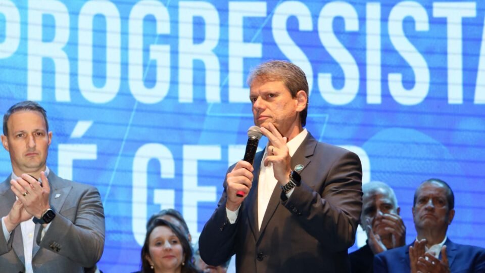 Tarcísio intensifica pressão pela anistia enquanto PP e União Brasil deixam base de Lula - Imagem do artigo