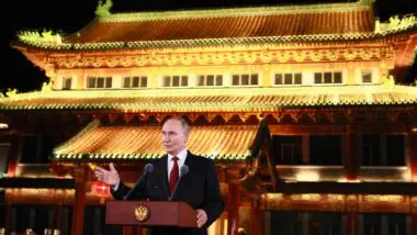 Trump rebate críticas e diz ter “fase dois e fase três” prontas contra a Rússia - Imagem do artigo original