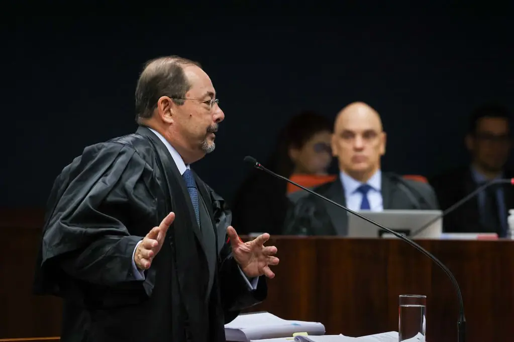 Advogado de Bolsonaro contesta votos de Moraes e Dino, mas diz respeitar decisão do STF - Imagem do artigo original