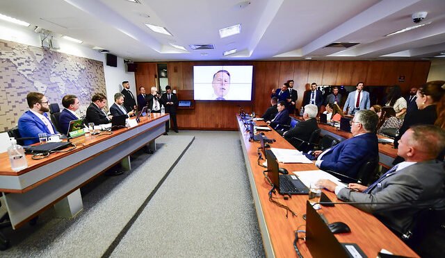 Ex-assessor de Moraes diz que TSE e PF criaram grupo de WhatsApp para identificar envolvidos no 8 de Janeiro - Imagem do artigo