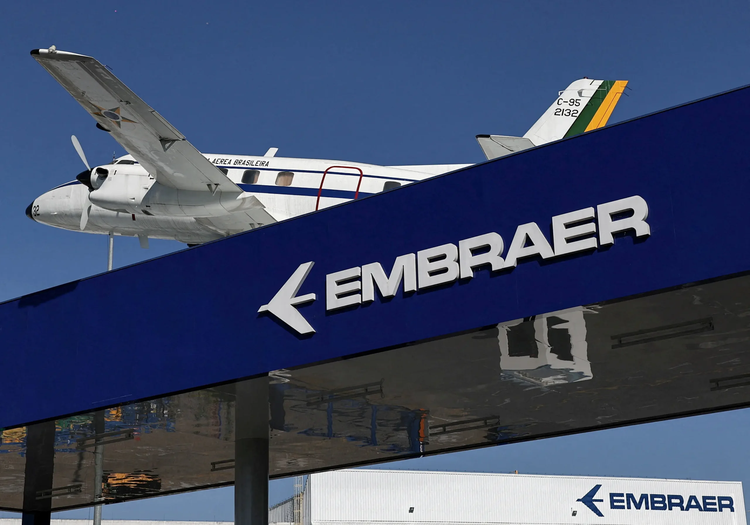 Embraer projeta 100 entregas anuais de jatos comerciais a partir de 2028 - Imagem do artigo
