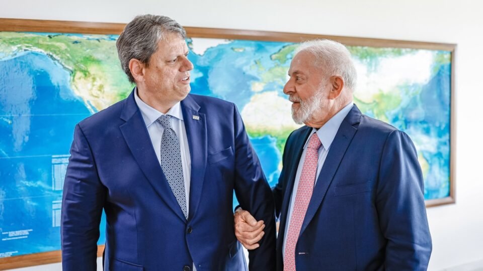 Lula chama Tarcísio de “serviçal” de Bolsonaro e diz que trabalhará contra anistia aos condenados de 8 de janeiro - Imagem do artigo