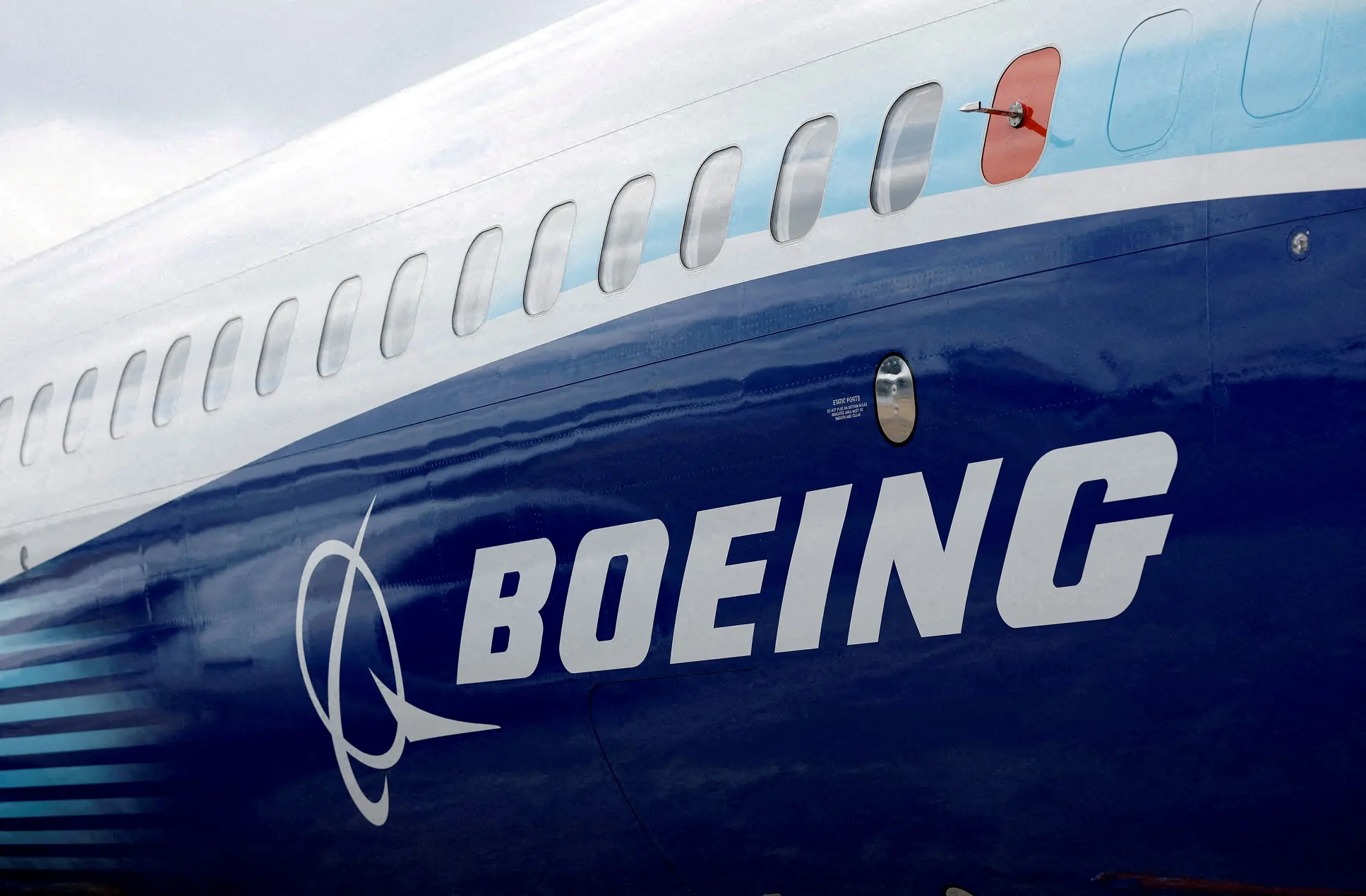 FAA propõe multa de US$ 3,1 milhões à Boeing por falhas em porta de avião - Imagem do artigo