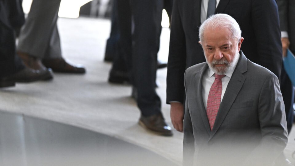 Saída do Centrão da base e articulação de Tarcísio ameaçam projetos de Lula no Congresso - Imagem do artigo