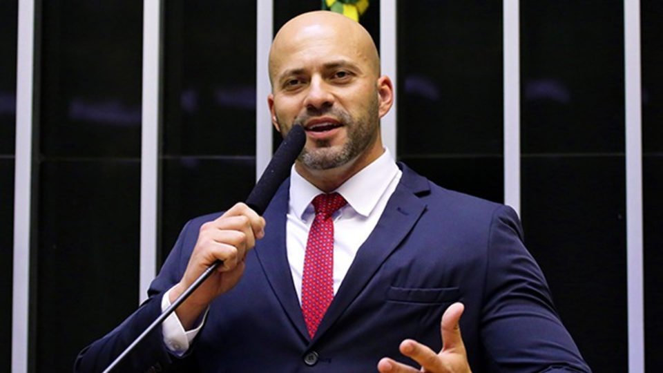 Moraes homologa abatimento de 113 dias na pena de Daniel Silveira - Imagem do artigo