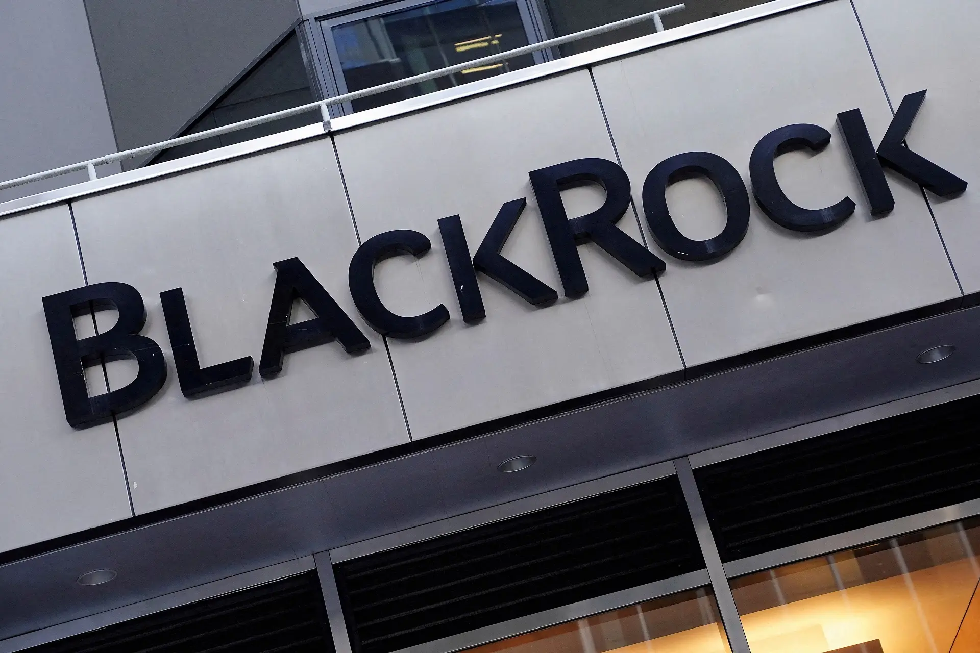 BlackRock destina £500 milhões a data centers no Reino Unido - Imagem do artigo
