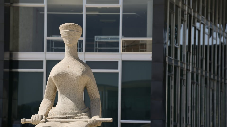 Ações trabalhistas disparam após decisão do STF sobre gratuidade e põem em xeque efeitos da reforma de 2017 - Imagem do artigo