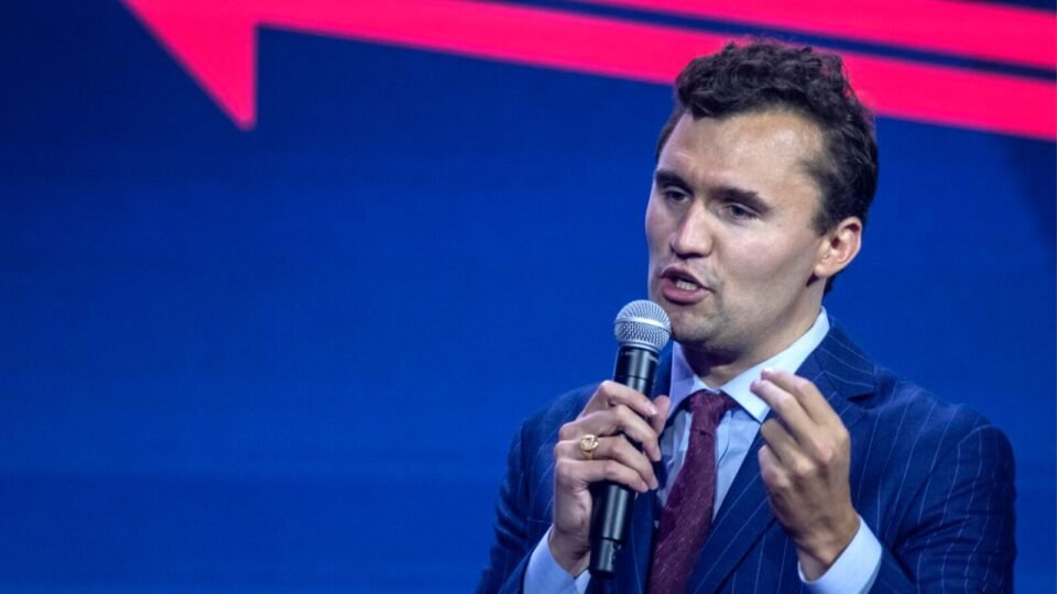 Demissões, cancelamentos e denúncias marcam reação a postagens que festejaram morte de Charlie Kirk - Imagem do artigo